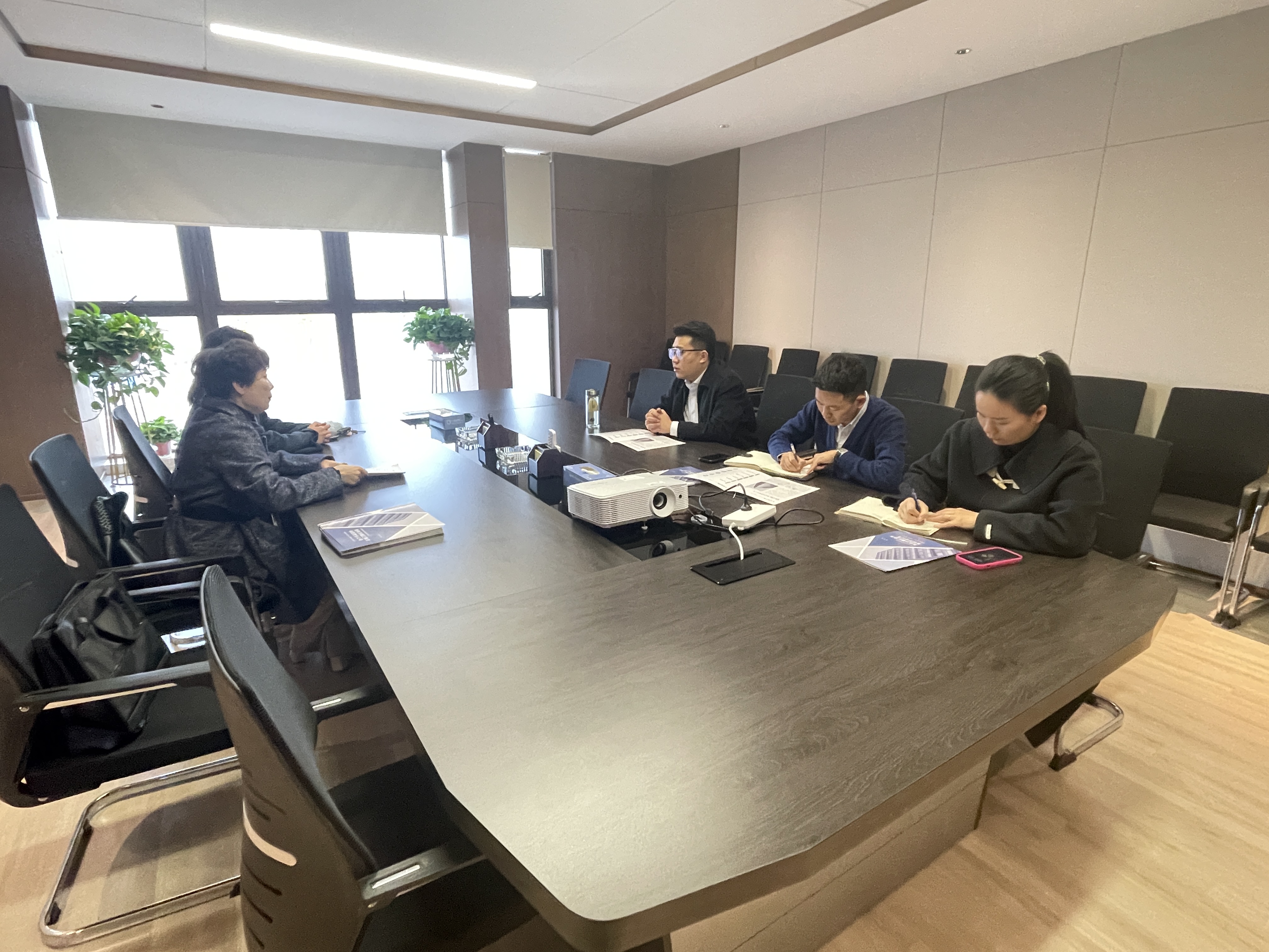 赴建發(fā)如意庭項(xiàng)目洽談首付款抵押 貸款業(yè)務(wù)合作事宜